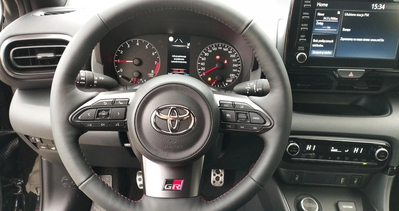 Toyota Yaris cena 194699 przebieg: 4, rok produkcji 2023 z Suchedniów małe 277